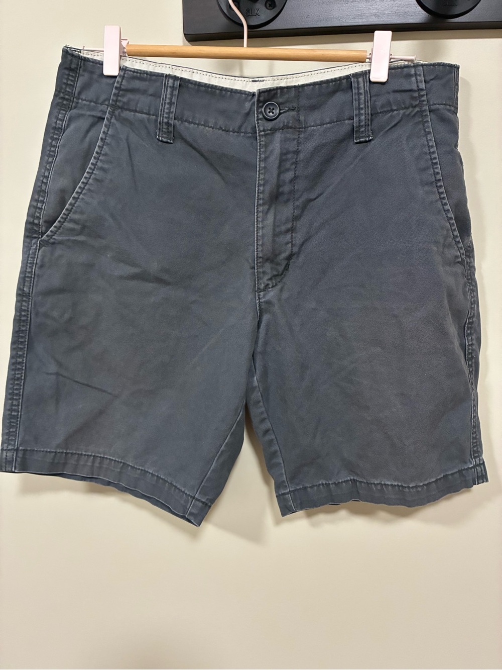 Old Navy lived-in straight shorts size 32
